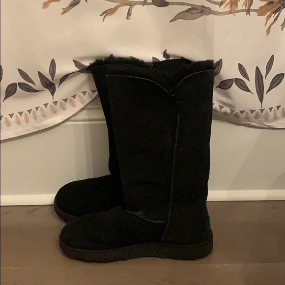 Ugg Boots - Picture 1 of 2
